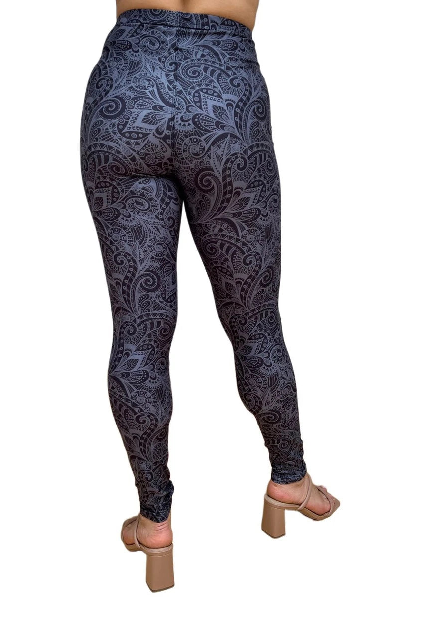 Irresistible Black Paisley Leaf Leggings
