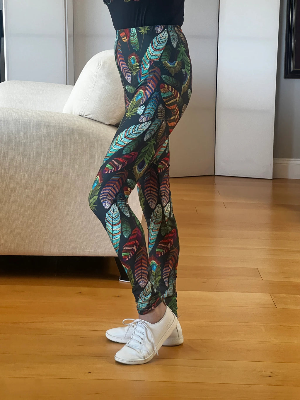 Colorful Feather Print Leggings – One Size, Plus Size