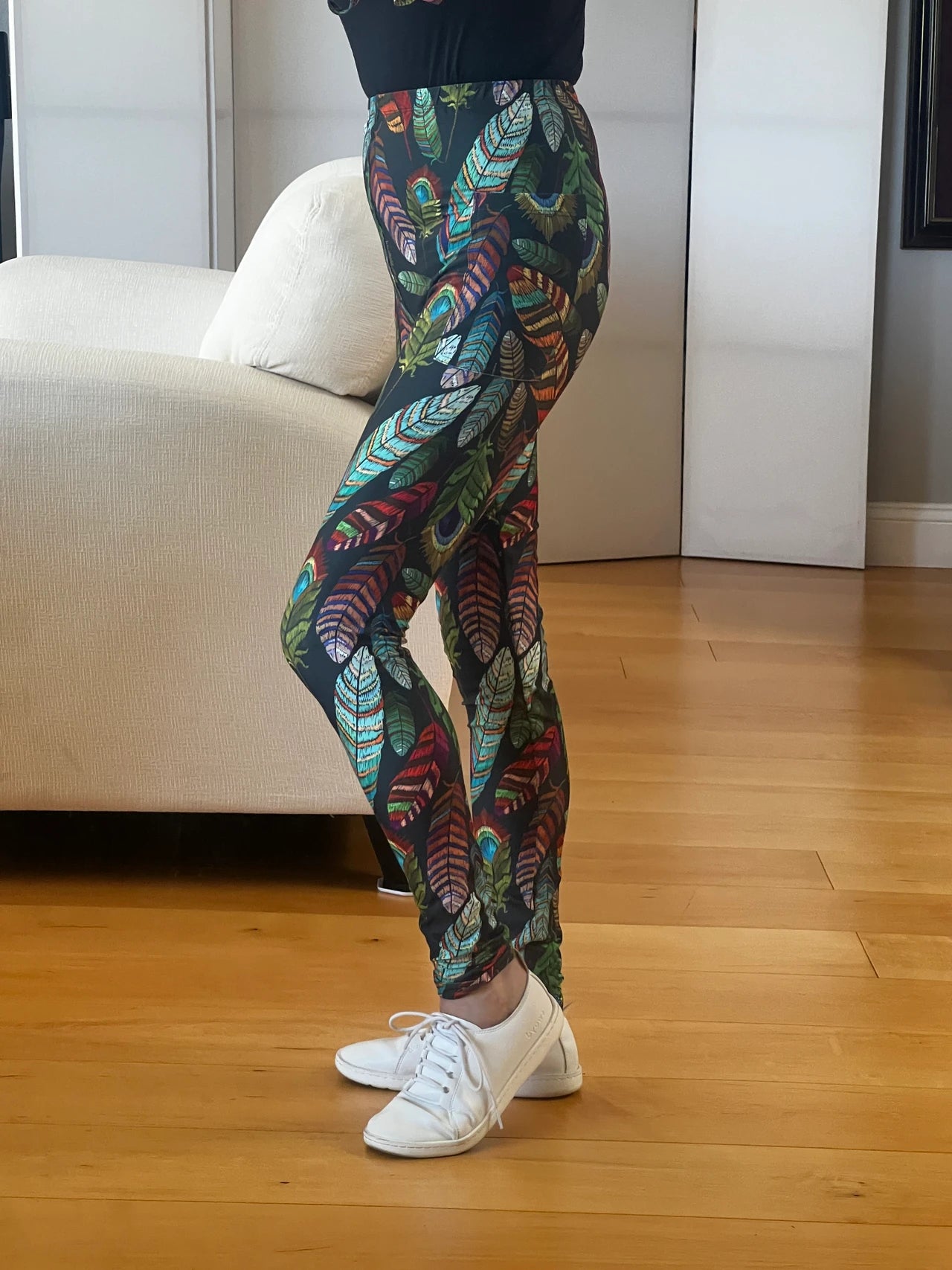 Colorful Feather Print Leggings – One Size, Plus Size